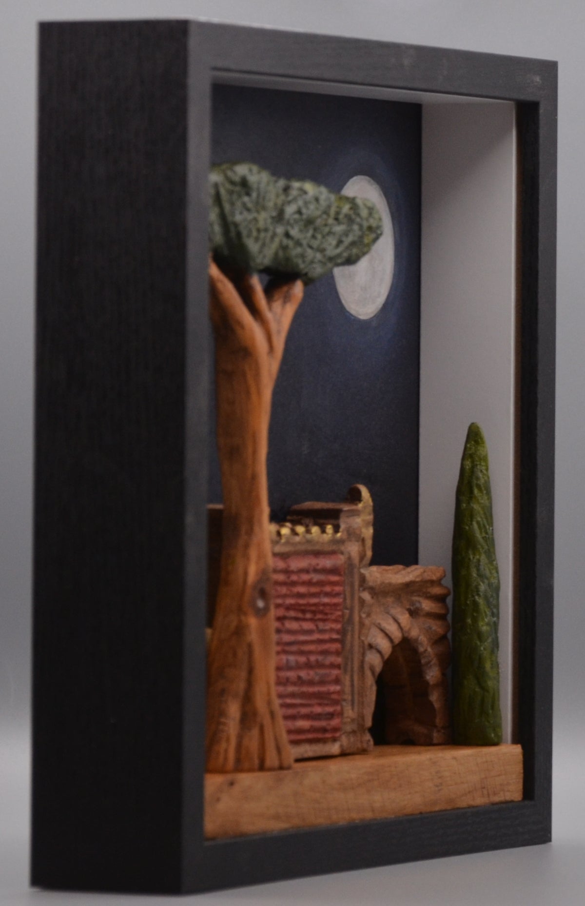 Le Lion du Jardin Oublié – Fragment d’histoire – Paysage décoratif en cadre